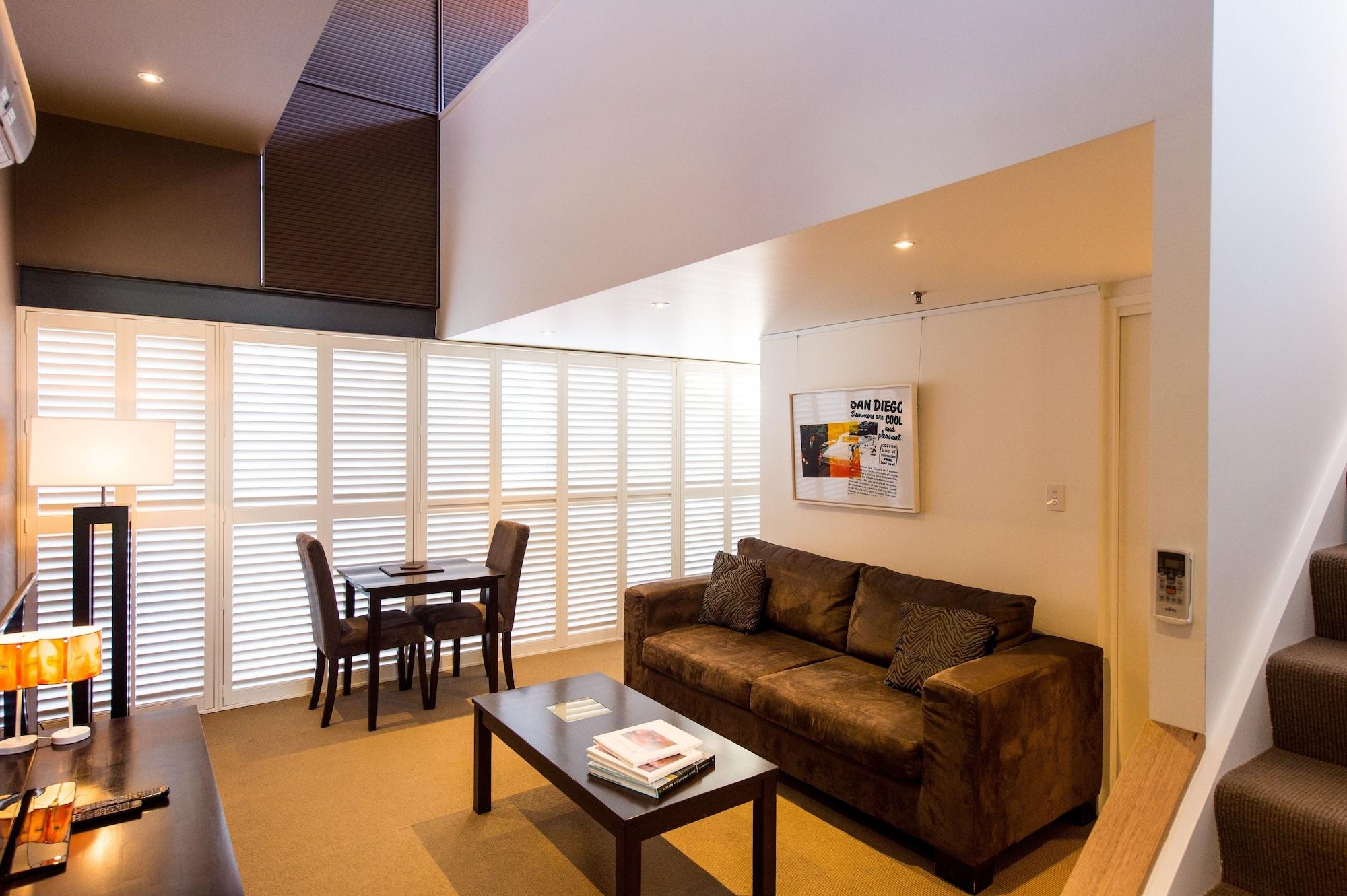 더 헨리 존스 아트 호텔 호바트 외부 사진 A living room in a typical apartment
