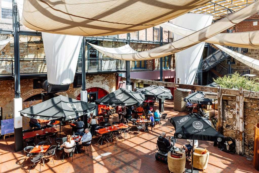 더 헨리 존스 아트 호텔 호바트 내부 사진 The patio at the Hotel Santa Fe